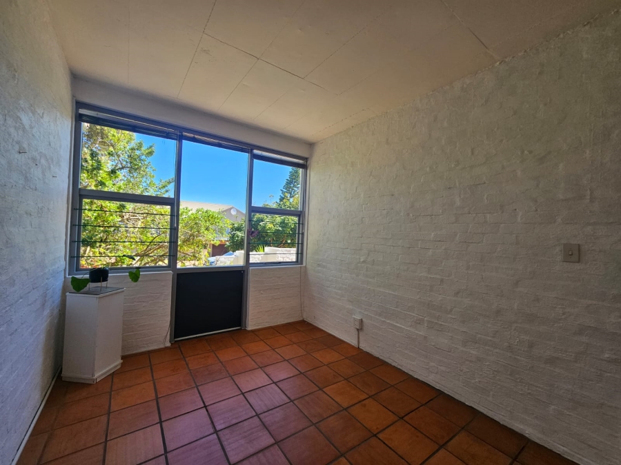 5 Bedroom Property for Sale in Herolds Bay Western Cape